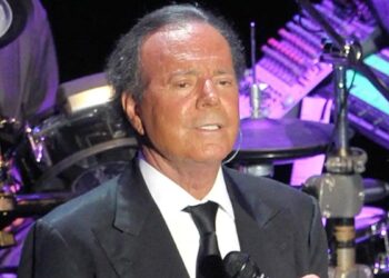 Un fiscal español pidió que se investigue a Julio Iglesias por abuso sexual y explotación laboral